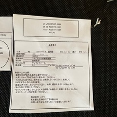 ダイニングテーブルと椅子2脚の画像