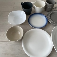 お皿11点　マグカップ4点の画像