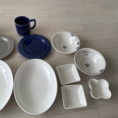 お皿11点　マグカップ4点の画像