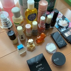 【お渡しする方決まりました】　化粧品・マニキュア・香水などまとめての画像
