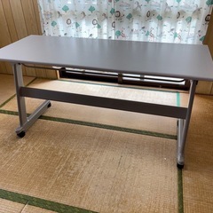 【米軍基地払下げ品】キャスター付き 折りたたみテーブル 幅150cm×奥行60cm×高さ72cm （以前1台7,500円で販売）の画像