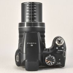 FinePix S4500 撮像素子	1/2.3型有効1,400万画素CCD レンズ	24-720mm相当（35mm判換算）F3.1-5.9 最短撮影距離	約2cm（スーパーマクロ広角端） 7cm（マクロモード広角）の画像