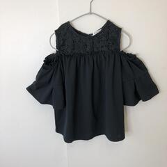 Dreamy Tina オフショルダーブラウス ブラックの画像