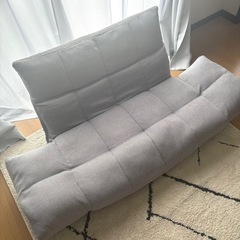 美品
🩶脚付きグレーソファの画像