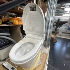 リクシルウォッシュレット付きトイレの画像