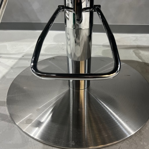 《今年6月購入ほぼ新品未使用》美容室専用椅子