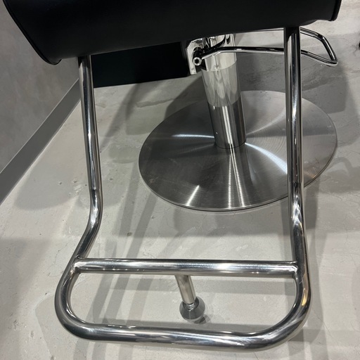 《今年6月購入ほぼ新品未使用》美容室専用椅子