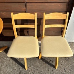ニトリ ダイニングテーブル イス2脚セットの画像