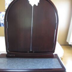 ほぼ新品同様の豪華なドレッサーの画像