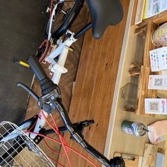 【前後タイヤ・チューブ新品！】サスペンション付き　6段変速　20インチ折りたたみ自転車　ホワイトの画像
