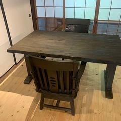 ローダイニングテーブルと回転チェア2脚セットの画像