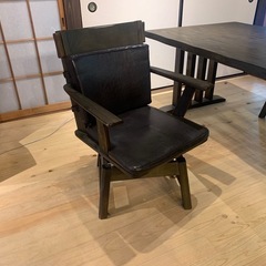 ローダイニングテーブルと回転チェア2脚セットの画像