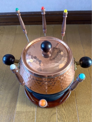 銅製 フォンデュ鍋(フォーク、木製台座付き) 銅製 フォンデュ鍋 (専用フォーク、木製台座付き)