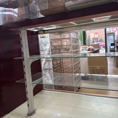 キャスター・蛍光灯付き商品展示棚です。 の画像