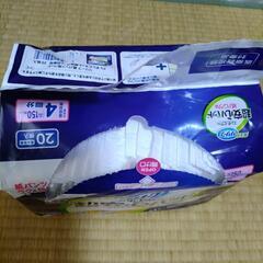 新品LLサイズ大人用おむつ&パッド開封済みの画像