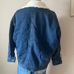 モコモコ付きデニムアウターの画像