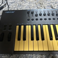 nektar MIDIキーボードの画像