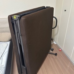 折りたたみ可能なベッドの画像