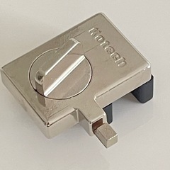 【0円　無人取引】　窓ロックの金具　試しに設置したのみ
の画像