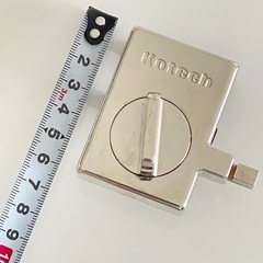 【0円　無人取引】　窓ロックの金具　試しに設置したのみ
の画像