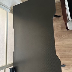 ゲーミングデスクの画像