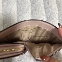 マイケルコース二つ折り財布の画像