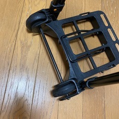 重いものを運ぶキャリー　の画像