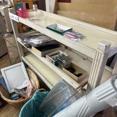 商品展示販売用の棚になります。の画像