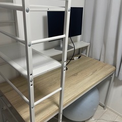 【9月6日まで】PCデスク(棚付き)の画像