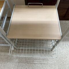 ★リユースのサカイ高崎店★TJ12729 不二貿易 レンジラック クリーム H137.3×D41×W51.5 クリーニング済みの画像