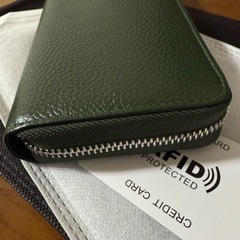 新品未使用　牛側長財布　グリーンの画像