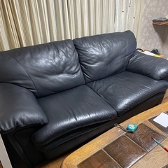 ３人がけソファー黒の画像