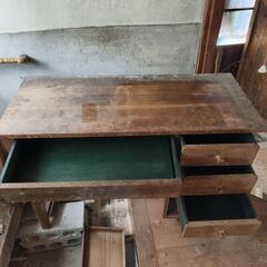 レトロ　木製テーブルの画像