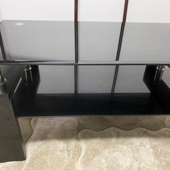 黒いガラスローテーブルの画像