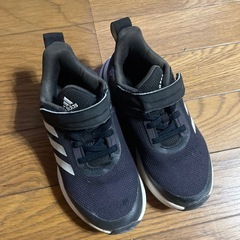 子供adidas靴　18cmの画像