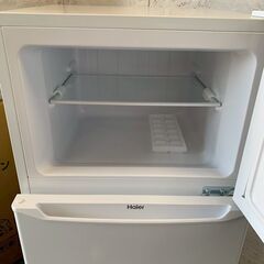 Haier 2ドア 冷凍冷蔵庫 JR-N130B 2022年製 ノンフロン冷凍冷蔵庫 130L 冷蔵101L 冷凍29L ハイアール 動作確認済 美品 Y2179の画像