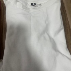 UNIQLO 白Tシャツ　等の画像