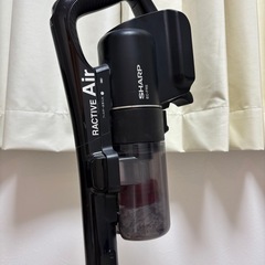【ジャンク品】【2021年製】SHARP 充電式掃除機 EC-FR5-B の画像