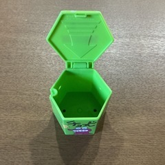チョコビ🍫 クレヨンしんちゃん お菓子 チョコビのまと入れ遊び マクドナルド チョコビケース 緑 ピンク 黄色の画像