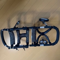 パグ4輪歩行器リハビリの画像
