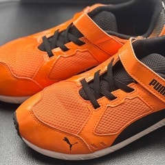PUMAスニーカーの画像