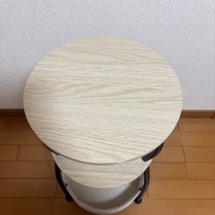 サイドテーブル　丸型　の画像
