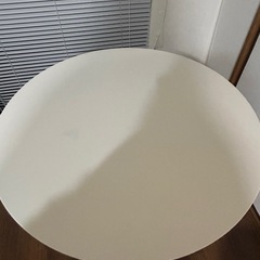 おしゃれなダイニングテーブルの画像