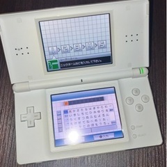 Nintendo DS Lite(白)ソフト1本付きの画像