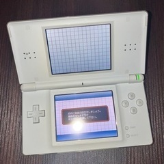 Nintendo DS Lite(白)ソフト1本付きの画像
