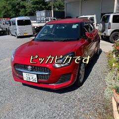 スイフト令和5年式希少赤!全方位モニターの画像