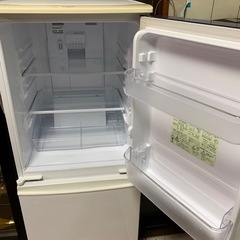 お取引者決定)シャープ小型冷蔵庫
の画像