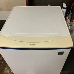 お取引者決定)シャープ小型冷蔵庫
の画像