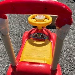 アンパンマンの車の画像