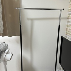キャスター付きハンガーラックの画像